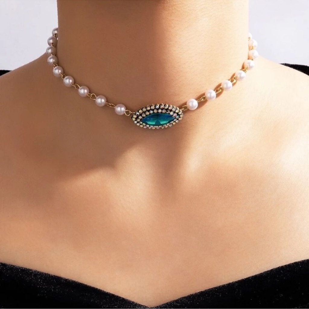 Lovely Gemstones And Faux Pearls Choker